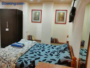 Ebony Room - AC, Kitchenette, Ensuite, Independent Homestay - Image 3