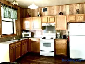 Spacious Triplex Cabin with Lake View & Fishing Pier, Shared Outdoor Deck, Near Zwolle, LA - Image 2