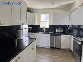 Gorgeous Master's Rental in Martinez - Image 3