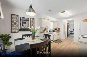 Near Ark Private Parking Patio 2 bed 1&half Bath - Image 1