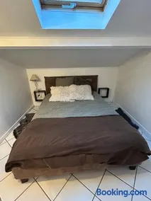 Petite maison dans village animé - Image 5