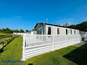 2 Bed Lodge Sleeps 6 - Holiday Park Parking Pets - Image 2