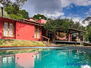 Casa na Granja Viana em frente à reserva ambiental - Image 5