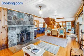 Lakefront Retreat - Image 3