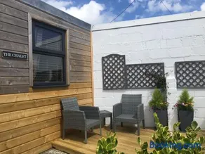 1-bedroom chalet with parking on site - Image 5