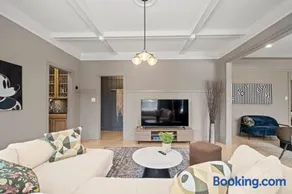 Elegant and Chic 2Bed 2Bath steps from the lake! - Image 5