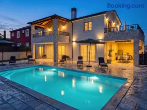 Villa Gaudeo with pool and EV station - Image 1