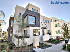 Upscale Modern Townhouse at Balboa Park - Image 2