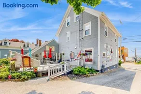 Nautical vacation rental in in walkable downtown with harbor view, grill & deck - Image 2