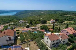 Villa Fran, Private Family Villa with Pool, Large Garden, BBQ near Pula - Image 2