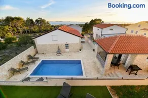 Crowonder Villa Smile with Swimming Pool and Stone Backyard - Image 1