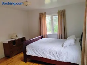 6 Olivia Lane - Image 2