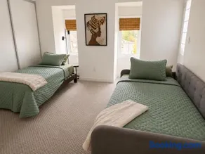 Bright and Spacious 3 Bedroom Townhouse - Image 3