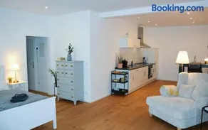 Modernes Studio Appartement mit Leseecke - Image 1