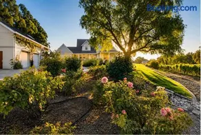Private Vineyard Retreat with Hot Tub - Image 2