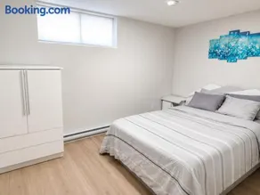 Quiet Haven - One-Bedroom Suite - Image 4