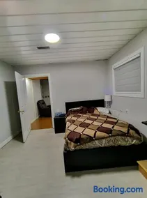 Surrey Guest House on 132 By 88 Avenue - Free Parking - Image 4