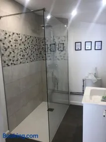 Studio refait à neuf avec jardin Aigues Mortes - Image 4