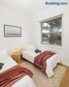 Stylish & Bright - 5star Location - 200m to the Sand! #18 - Image 2