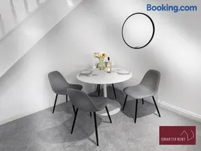 Woking - 2 Bedroom House - With Garden - Image 2