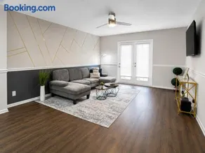 Maple n Main Hoover Modern 2BR Escape - Image 3