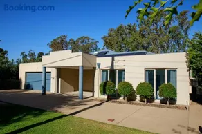 Barry's Riverside Retreat - Image 4