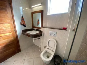Sunset Serenity Apartment - Image 5