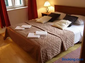Split Artistic Apartments - Image 2