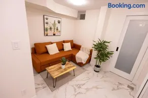 Apartment Near Downtown Toronto & The Beaches - Image 3