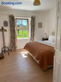 Newly renovated Cottage with private trout fishing set in beautiful wildlife estate - Image 2