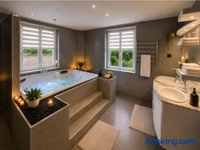 Villa prestige, jardin privé, parkings sécurisés, jacuzzi en option - Image 2