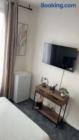 REI Apartment, Cozy and Stylish - Image 2