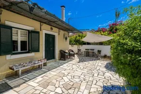 Lena’s traditional villa - Image 1