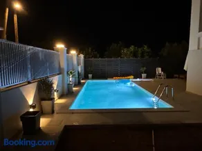 Exclusive Villa with Pool - Image 1