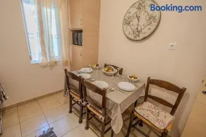 Georgias Apartments - Image 2