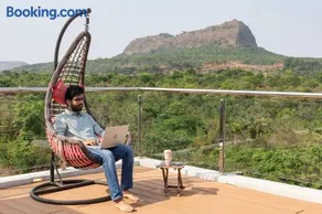 Villa 107 At Canary Farms by StayVista - 5BHK with Infinity Pool & Bathtub - Image 1