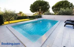 Two-Bedroom Holiday Home In Pomer - Image 2