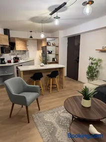 Luxury Tower Top Floor Apartment - Image 2