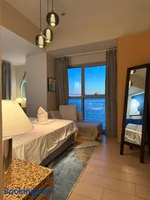 Modern 1BR with Balcony Facing Infinity Pool Manila Bay Sunset Near Airports OKADA Solaire MOA - Image 5