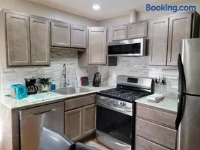 Sweet home, King bed, backyard and parking - Image 2