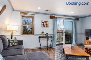 Lake Front King Suite: Full Kitchen-Lakefront Deck- Shared Hot Tub - Image 3