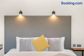 Pheasant Bedroom - Image 3