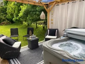 Cozy retreat with Hot Tub-5 min to Volcanoes Park - Image 1