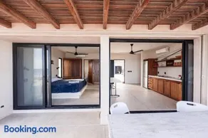 Two-bedroom waterfront villa - Image 1