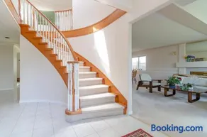 Great Guest Suite in a Gorgeous House - Image 3