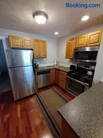 Spacious 2BR South Side Retreat - Free Parking - Fast WiFi - Image 2