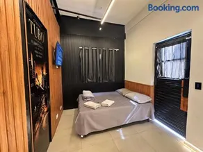 8 Studio Economic - Image 1