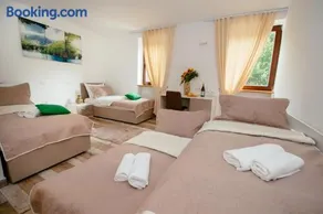 Sunny Rooms - Image 3