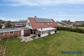 Relaxing Holiday Home Near Beach And Harbour - Image 2