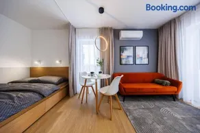 M1 Aura Apartments With Free Parking by StayNest - Image 2
